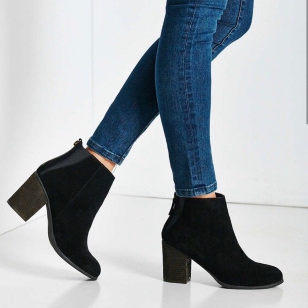 Urban Outfitter Black Suede Ankle Boots
